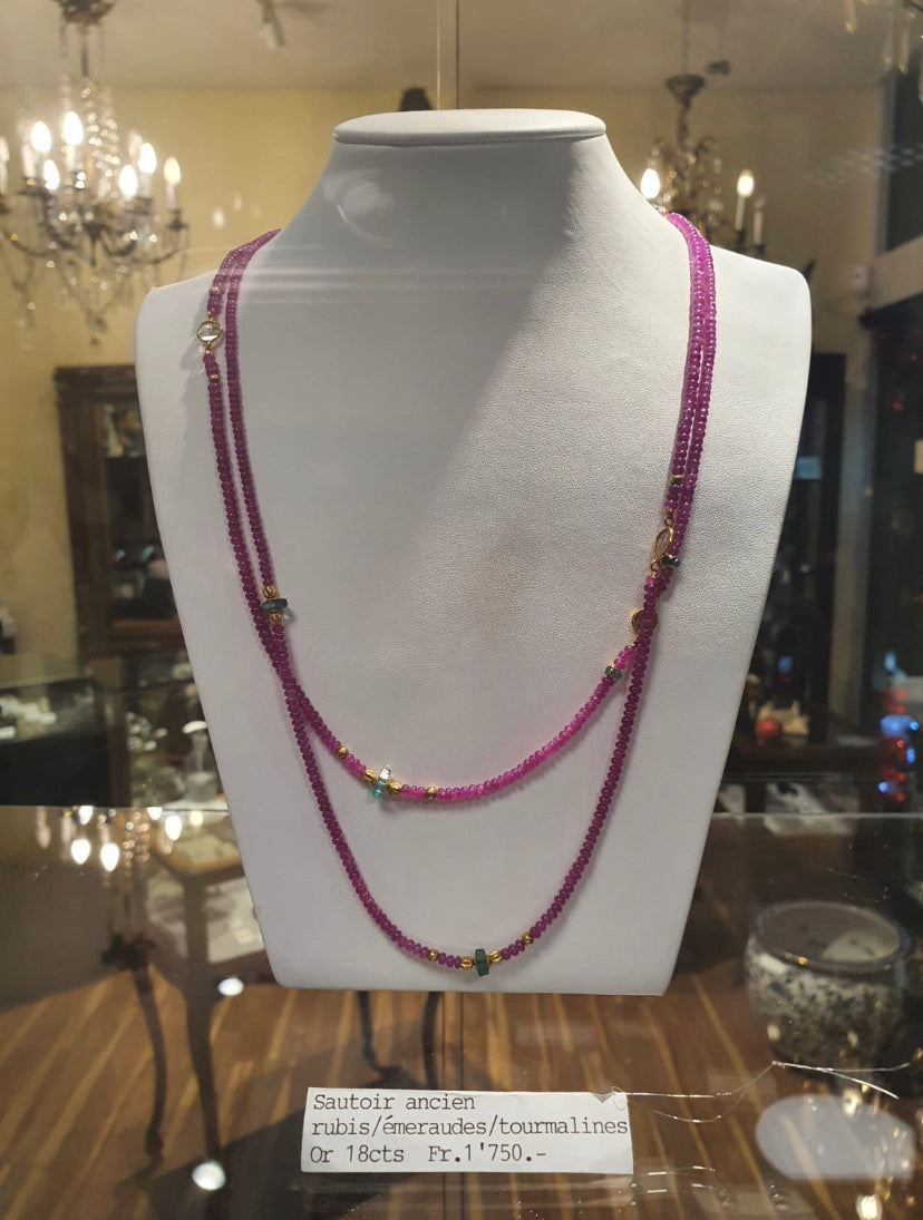 Collier sautoir ancien rubis, émeraudes, tourmalines et or 18cts