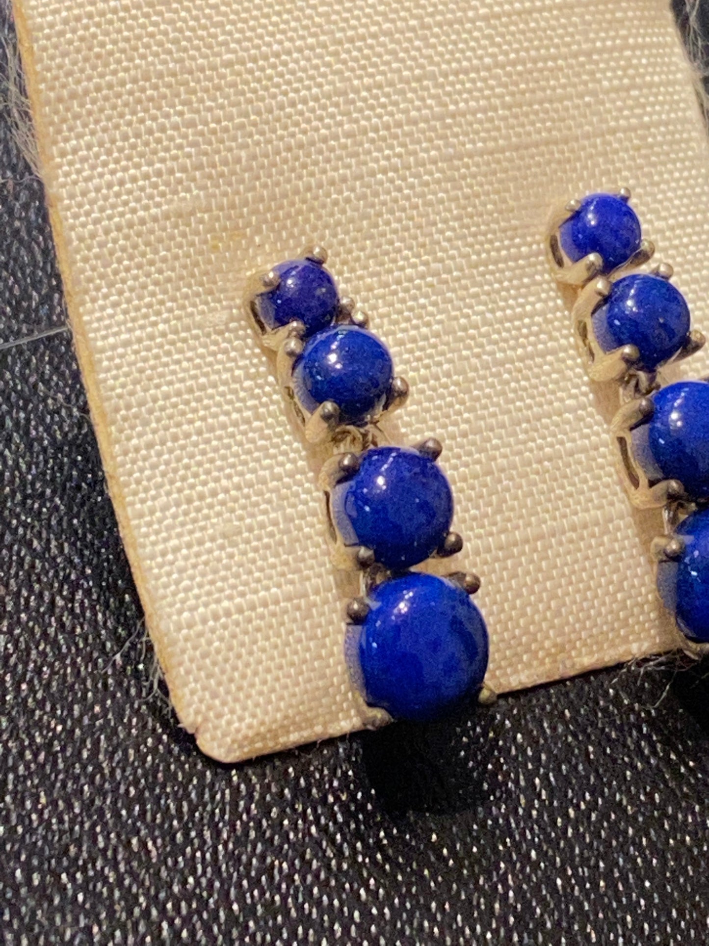 Boucles d’oreilles avec lapis-lazuli sur sur argent
