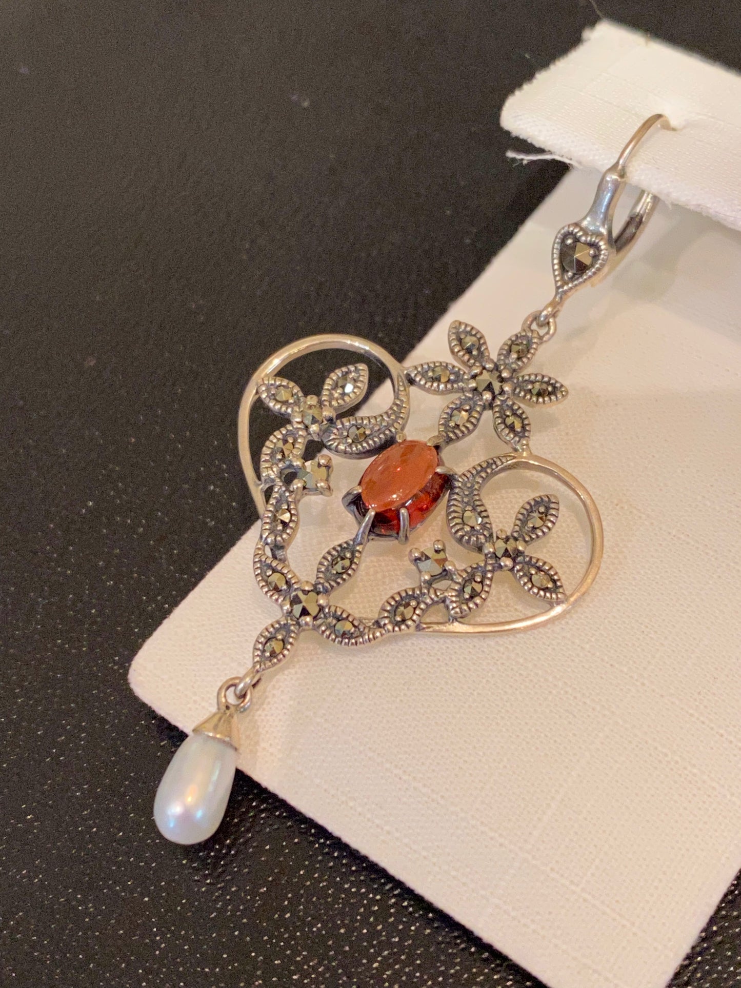 Boucles d’oreilles grenats sur argent marcassite
