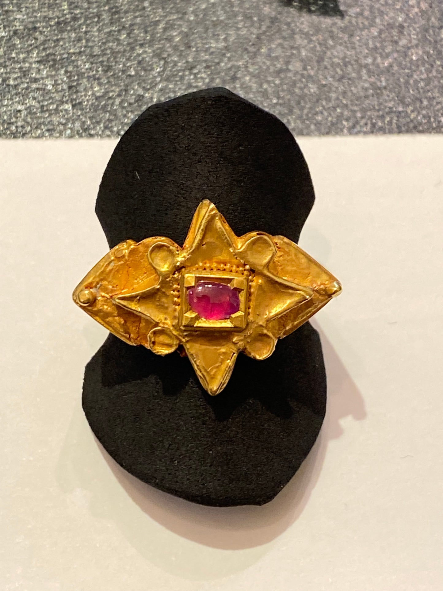 Bague ancienne du Rajasthan et rubis sur Or
