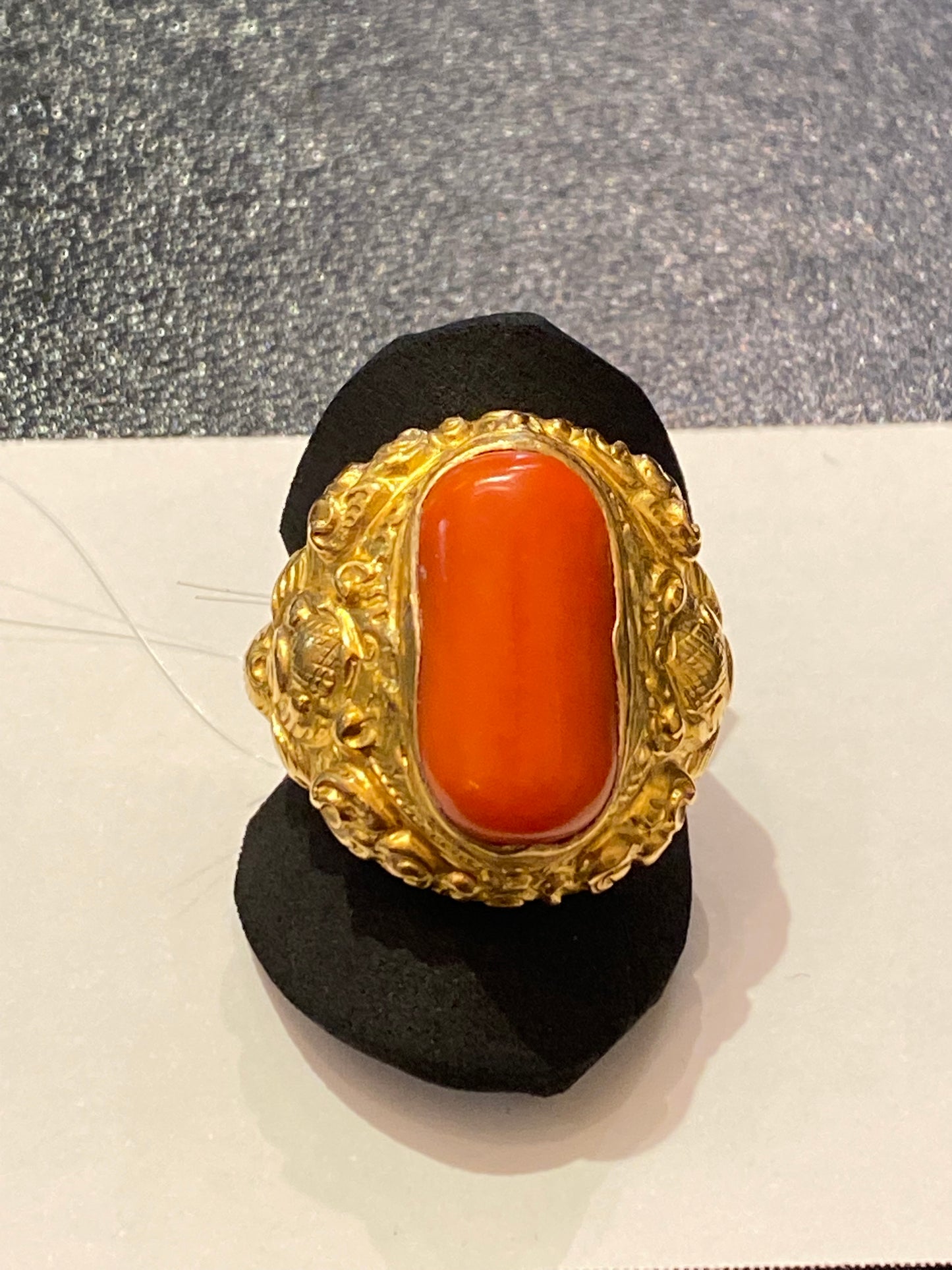 Bague ancienne du Népal vers 1930 avec corail sur Or