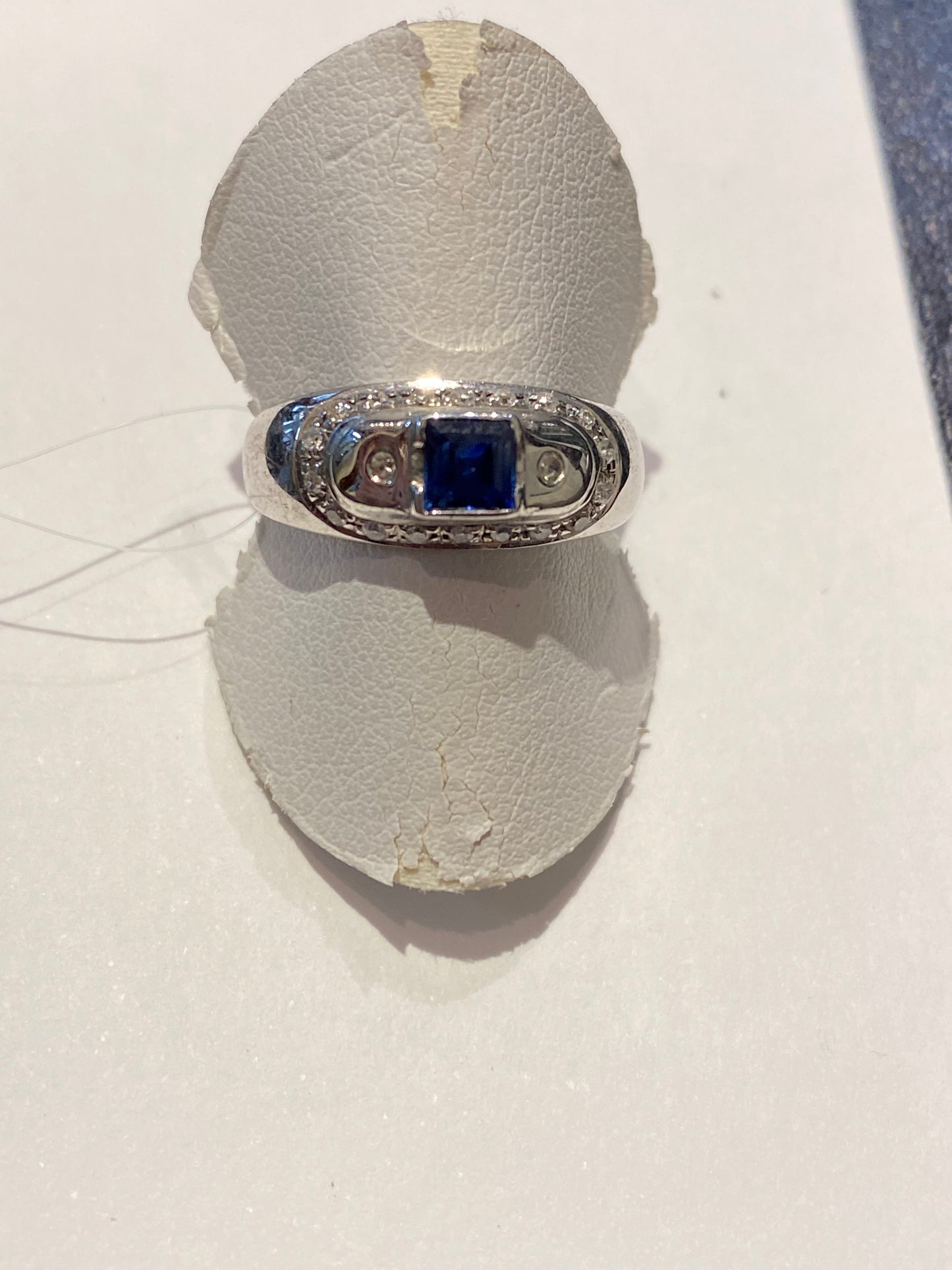 Bague saphir et diamants sur argent