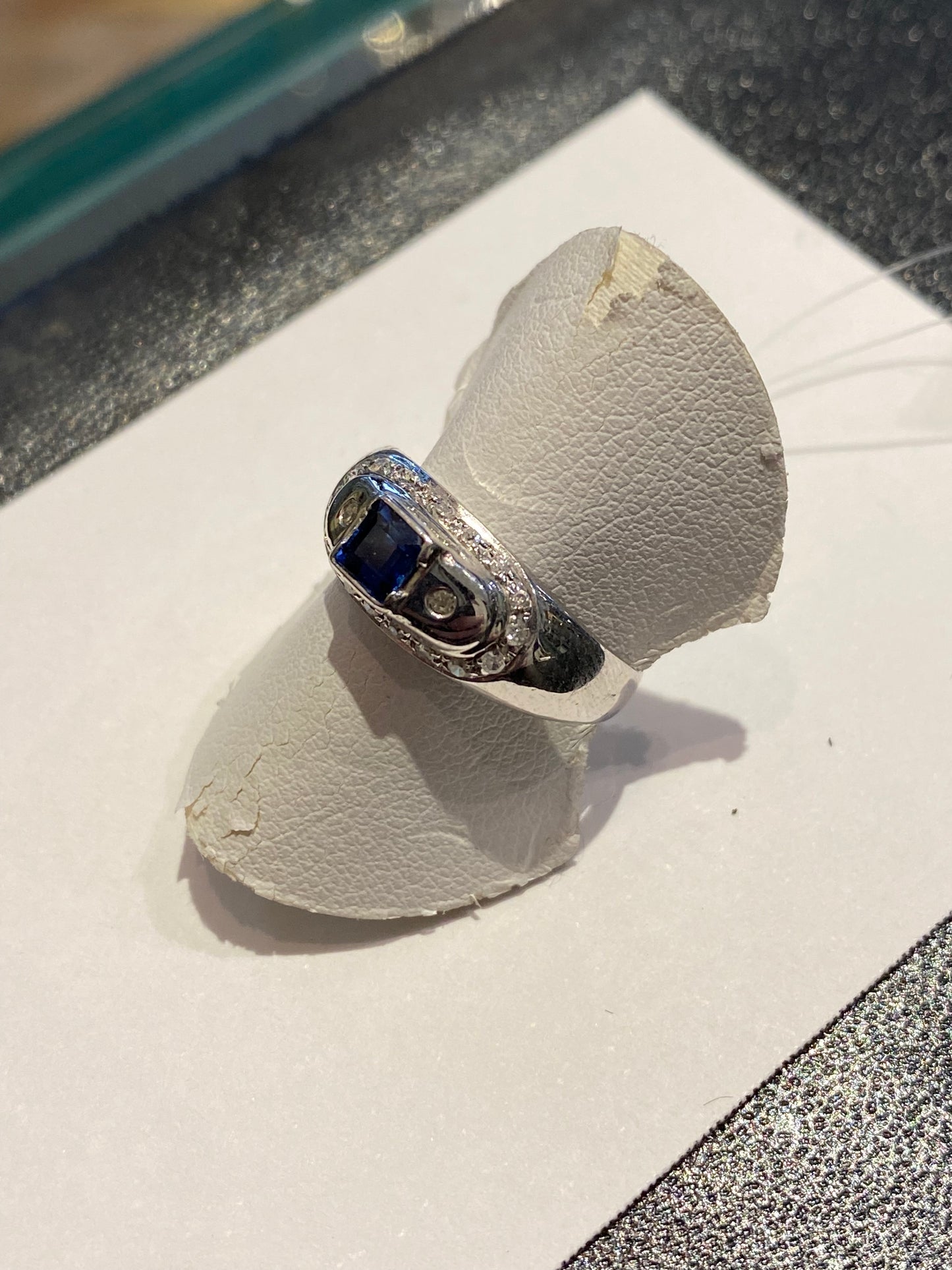 Bague saphir et diamants sur argent