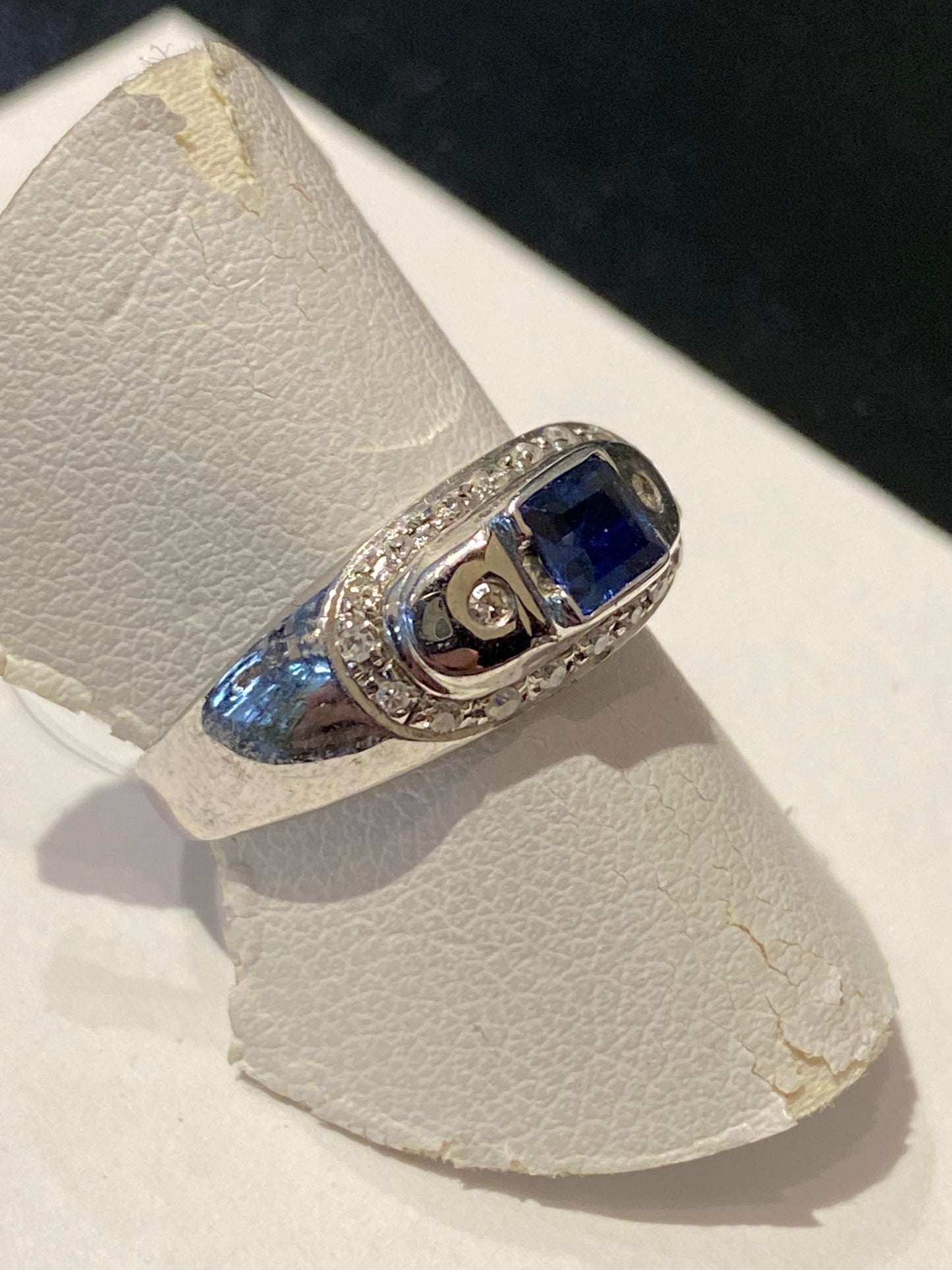 Bague saphir et diamants sur argent