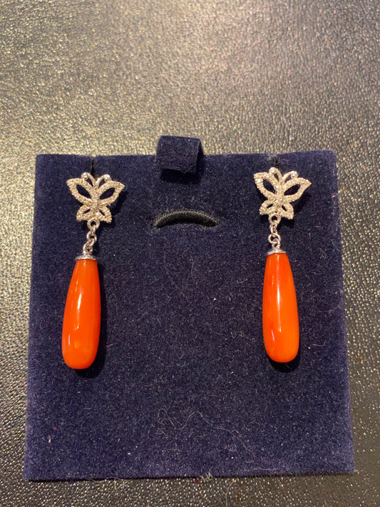 Boucles d’oreilles corail et diamants sur or 18 carats
