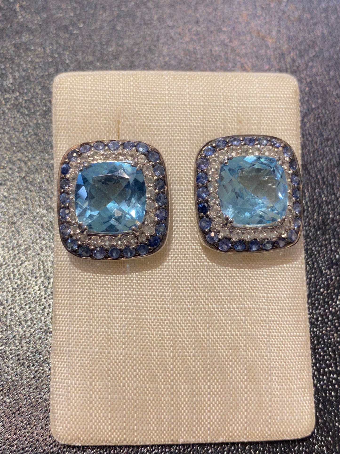 Boucles d’oreilles topazes bleues et blanches et saphirs bleus sur argent