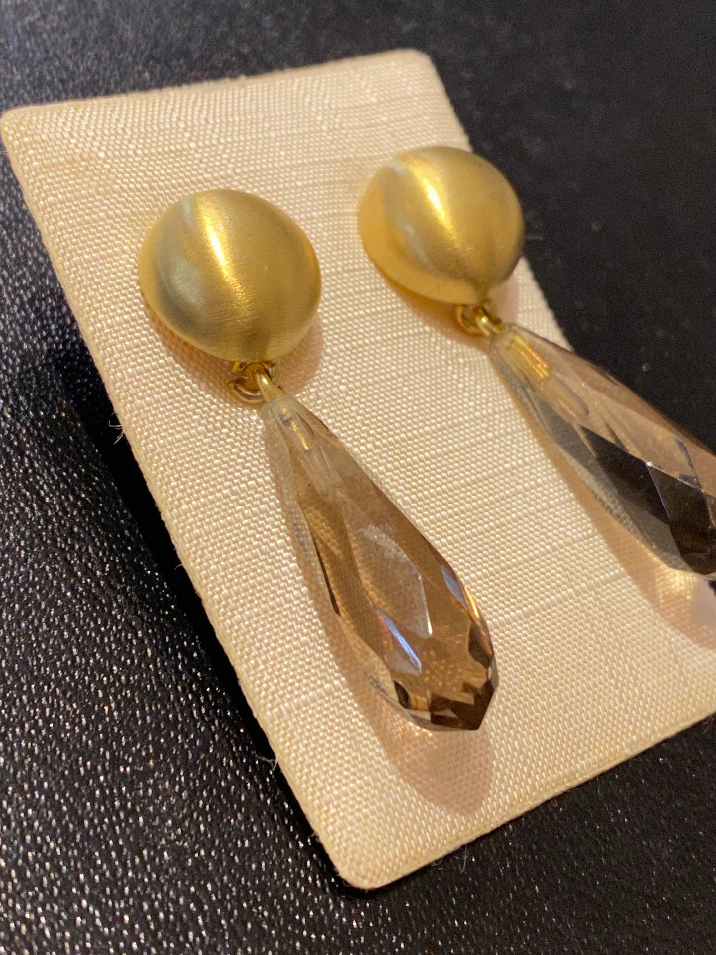 Boucles d’oreilles quartz fumé facettée sur argent doré