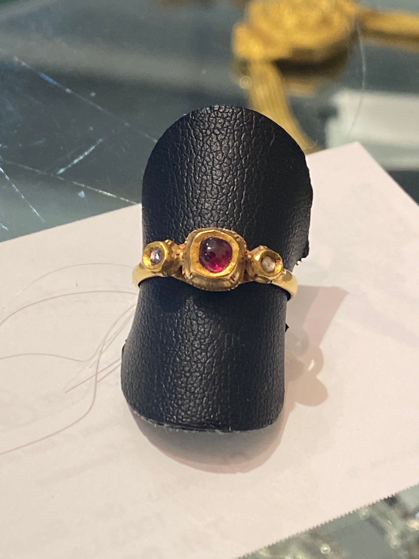 Bague ancienne de Bali 19ème or 18cts rubis diamants