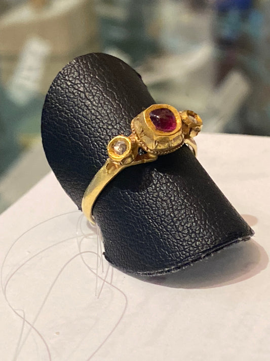 Bague ancienne de Bali 19ème or 18cts rubis diamants
